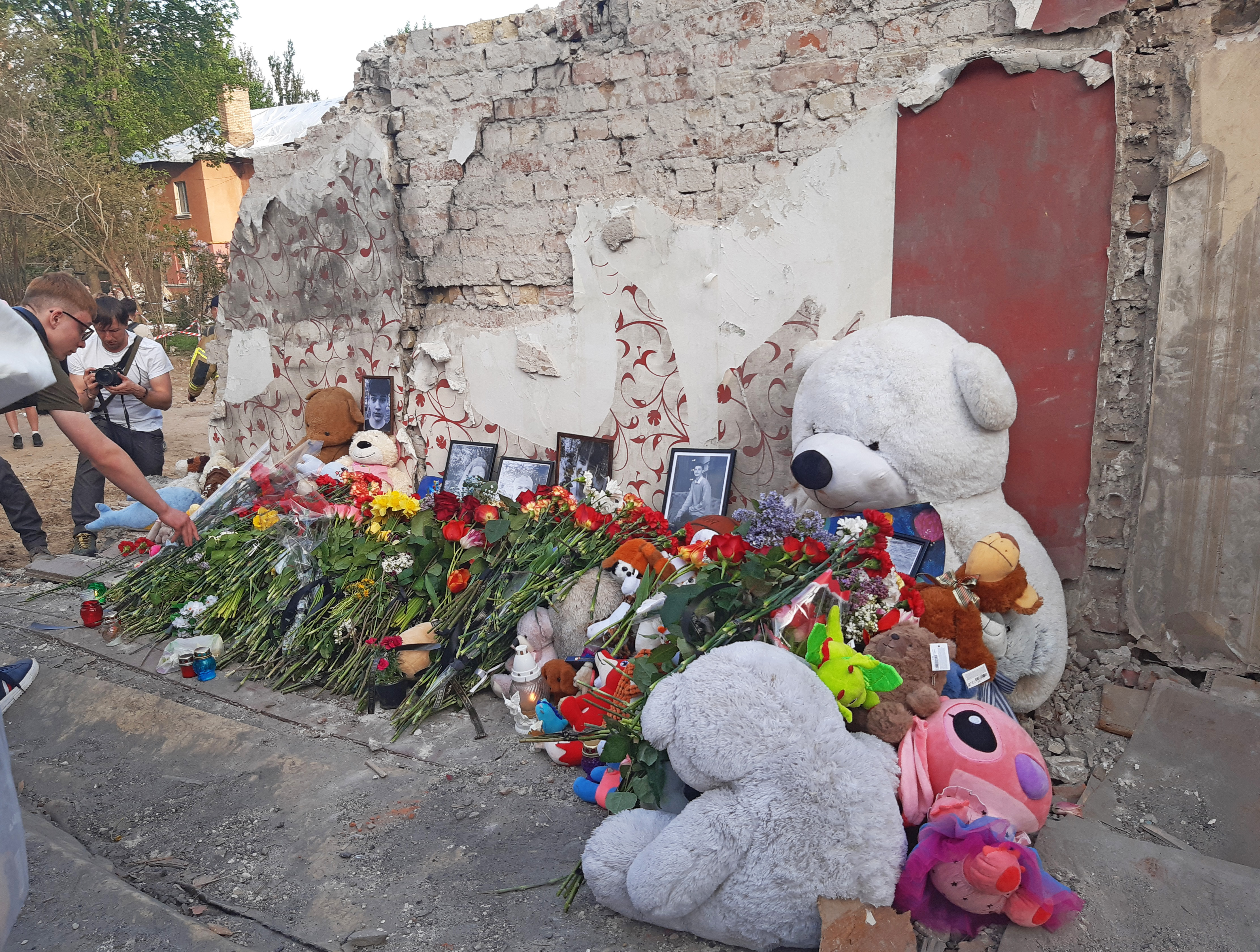 Наслідки удару по житловій будівлі в Києві