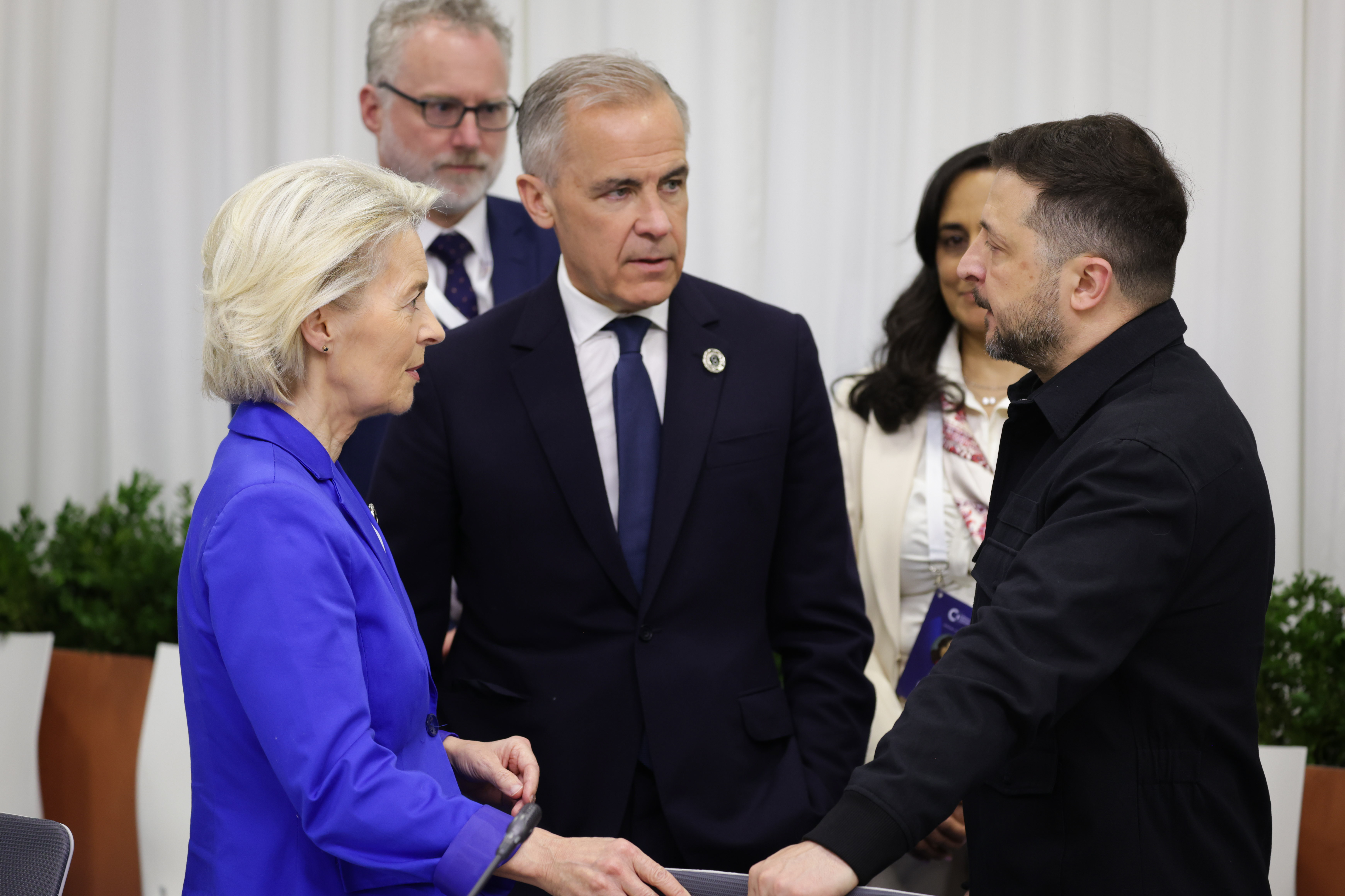 Володимир Зеленський, Марк Карні та Урсула фон дер Ляєн на одній із зустрічей 2026 року
