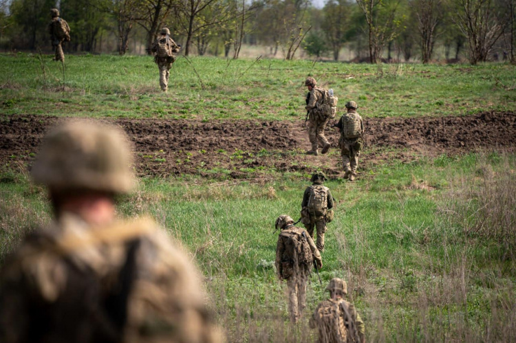 Ілюстративне фото: підрозділи Сил оборони України під час бойових дій у польових умовах