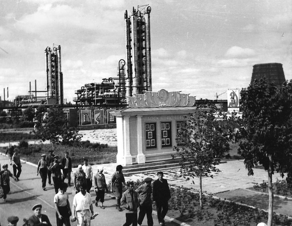 Виробничі потужності нафтопереробного заводу