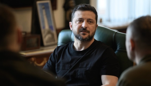 Президент Володимир Зеленський на нараді з військовим керівництвом після удару по Київщині, 24 липня 2026 року
