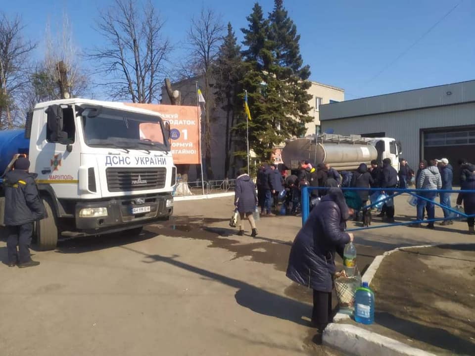 Ukrainian State Emergency Service rescuers during a humanitarian operation (illustrative photo)