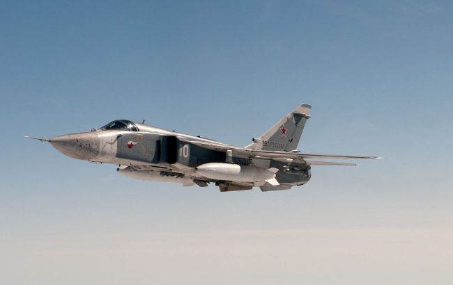 Ілюстративне фото: російський бомбардувальник Су-24М у польоті