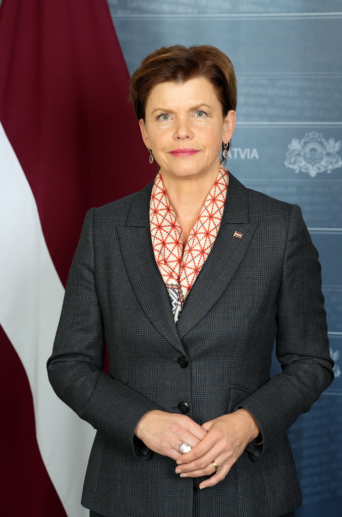 Байба Браже, міністр закордонних справ Латвії, офіційний портрет