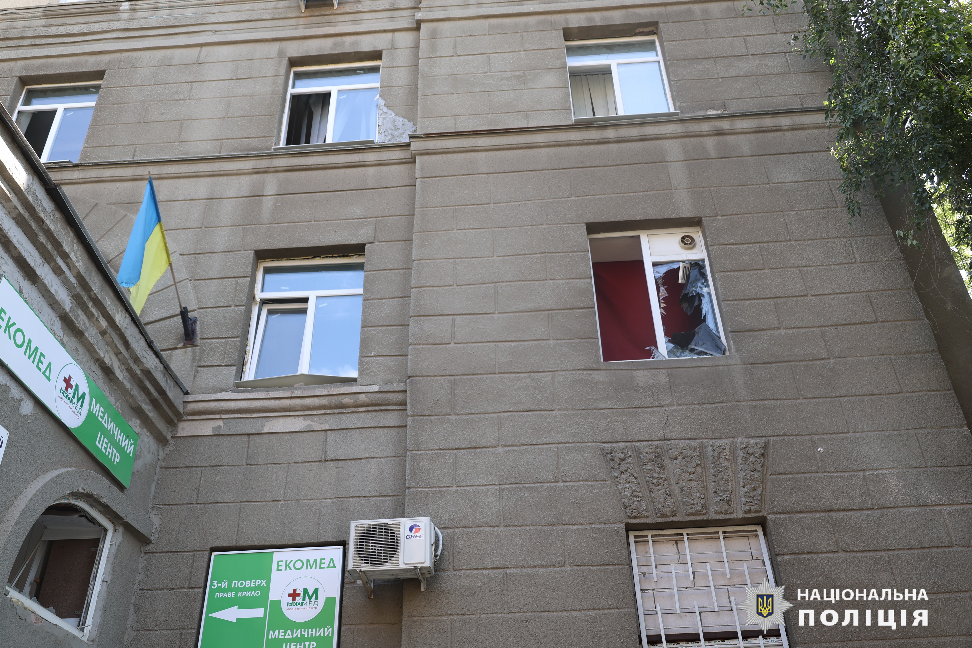 Розчищення завалів після атаки на Харків
