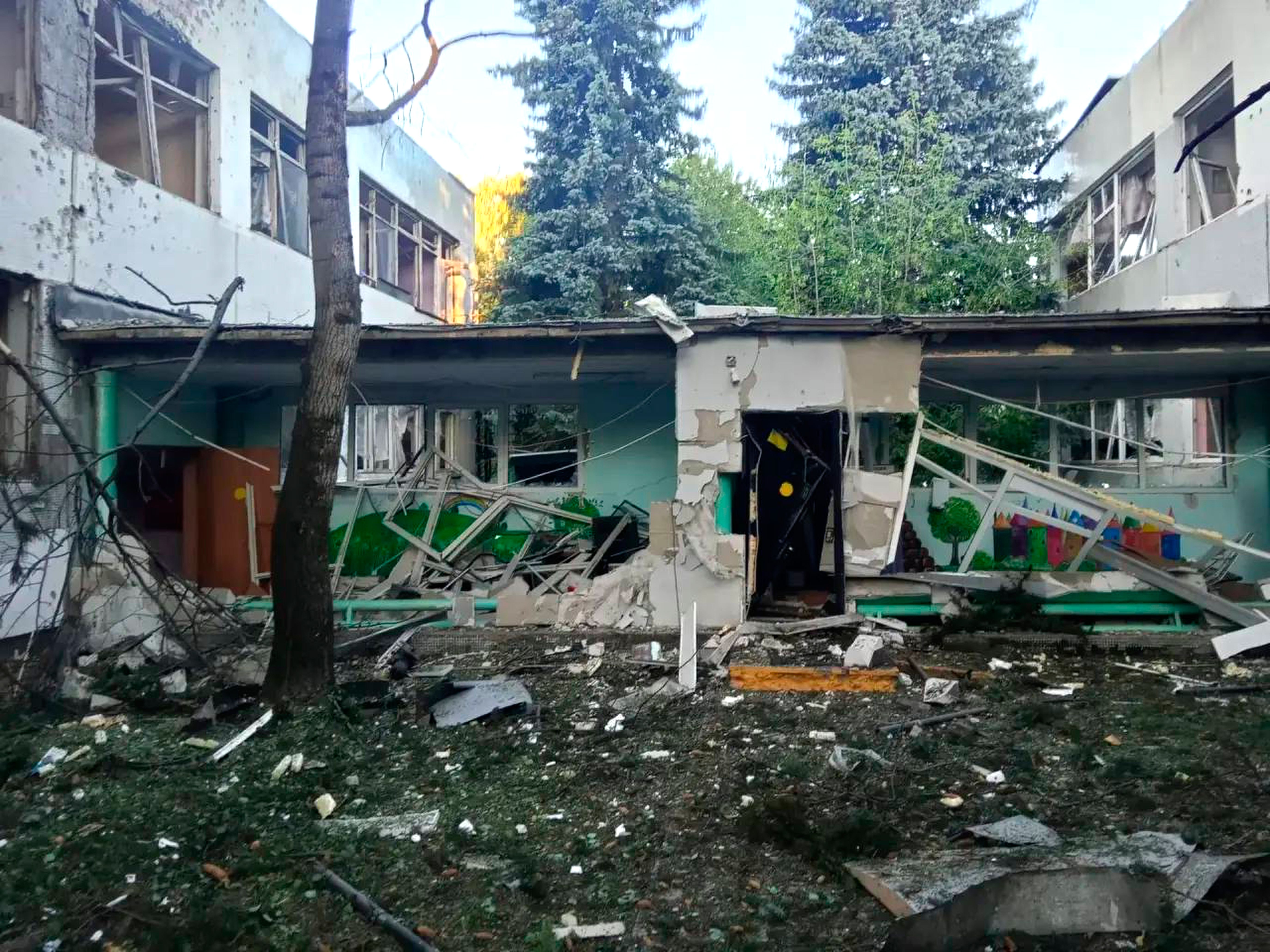 Наслідки удару по території дитячого садка в Електросталі, Московська область, 18 липня 2026 року