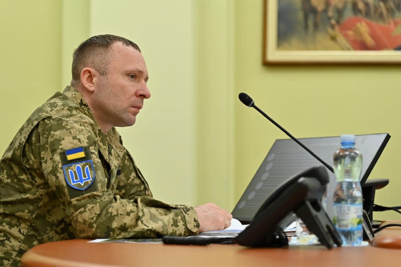 Михайло Драпатий за робочим столом