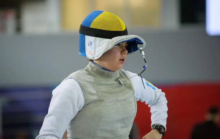 Alina Poloziuk fencing during a bout at the World Championships