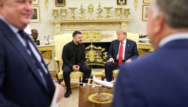 Зеленський і Трамп під час зустрічі в Овальному кабінеті