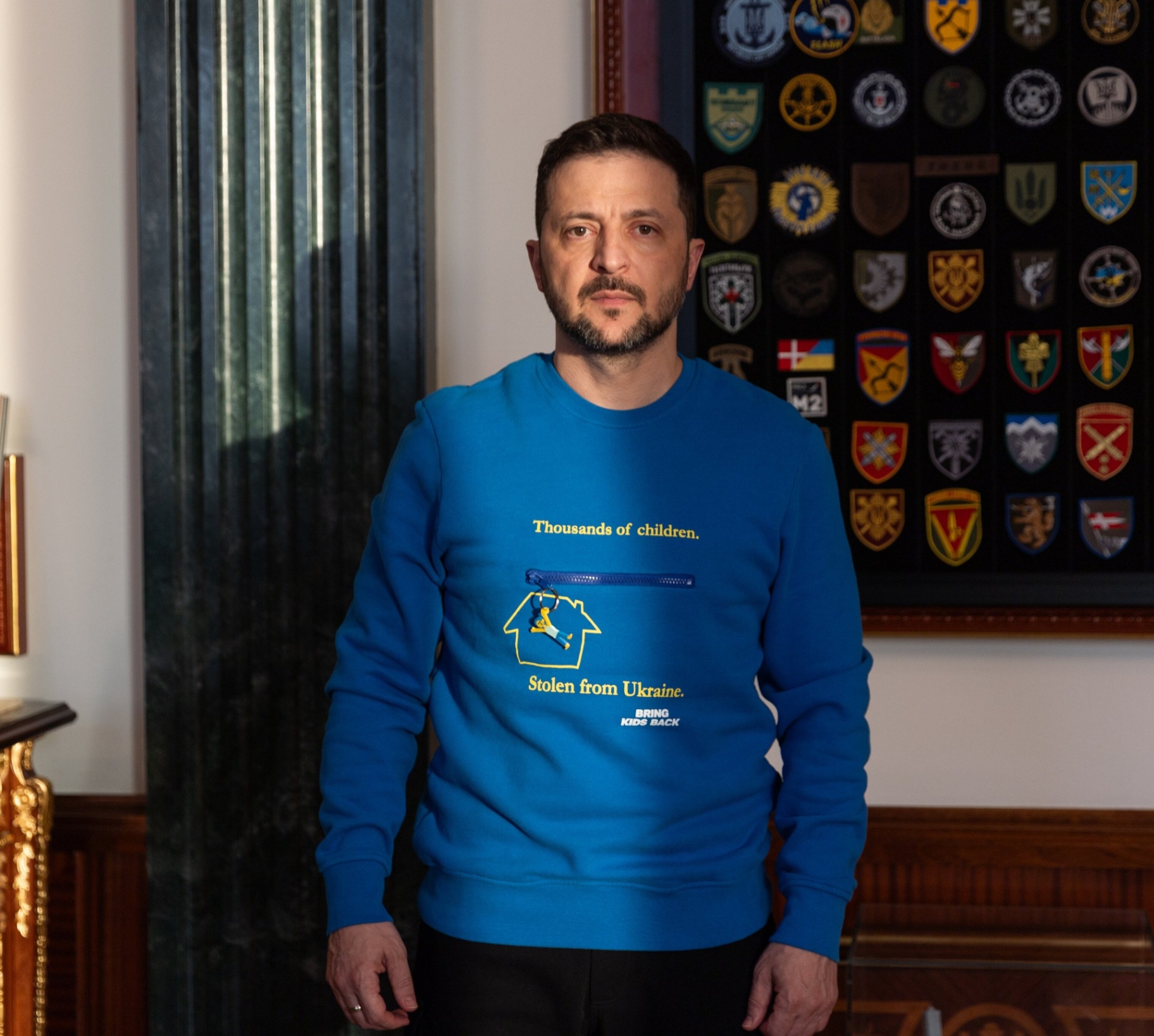 Президент України у светрі з символікою ініціативи «Bring Kids Back» — «Тисячі дітей. Викрадені з України»