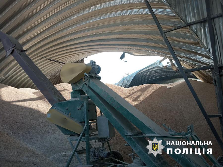 Архівне фото: наслідки одного з попередніх ударів по зерносховищу в порту Ізмаїл
