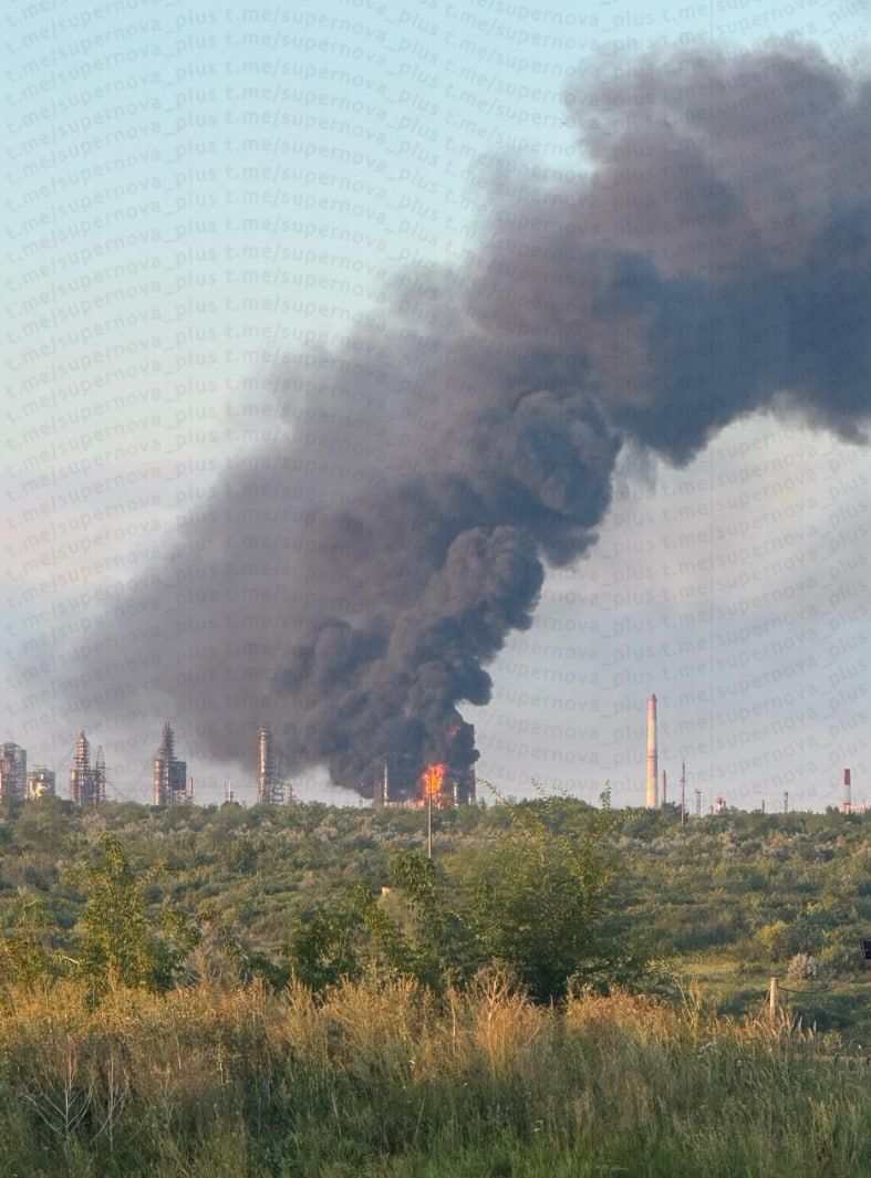 Пожежа на нафтопереробному заводі в Сизрані, Самарська область, 4 серпня 2026 року