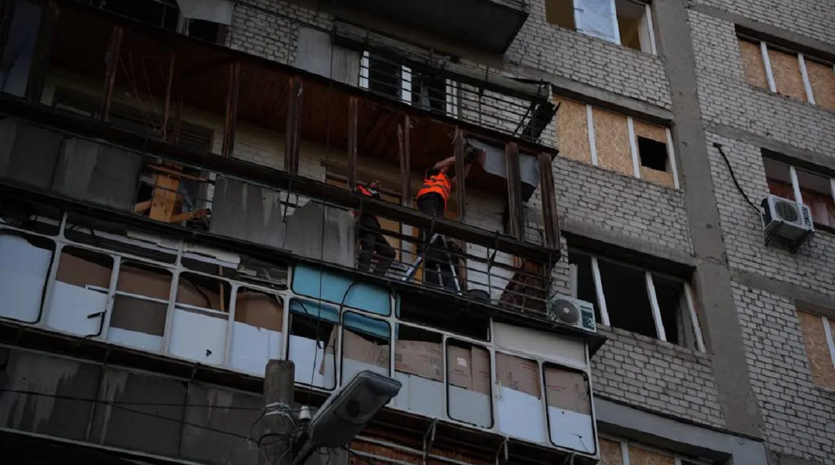 Рятувальні роботи в Солом'янському районі Києва після нічного удару