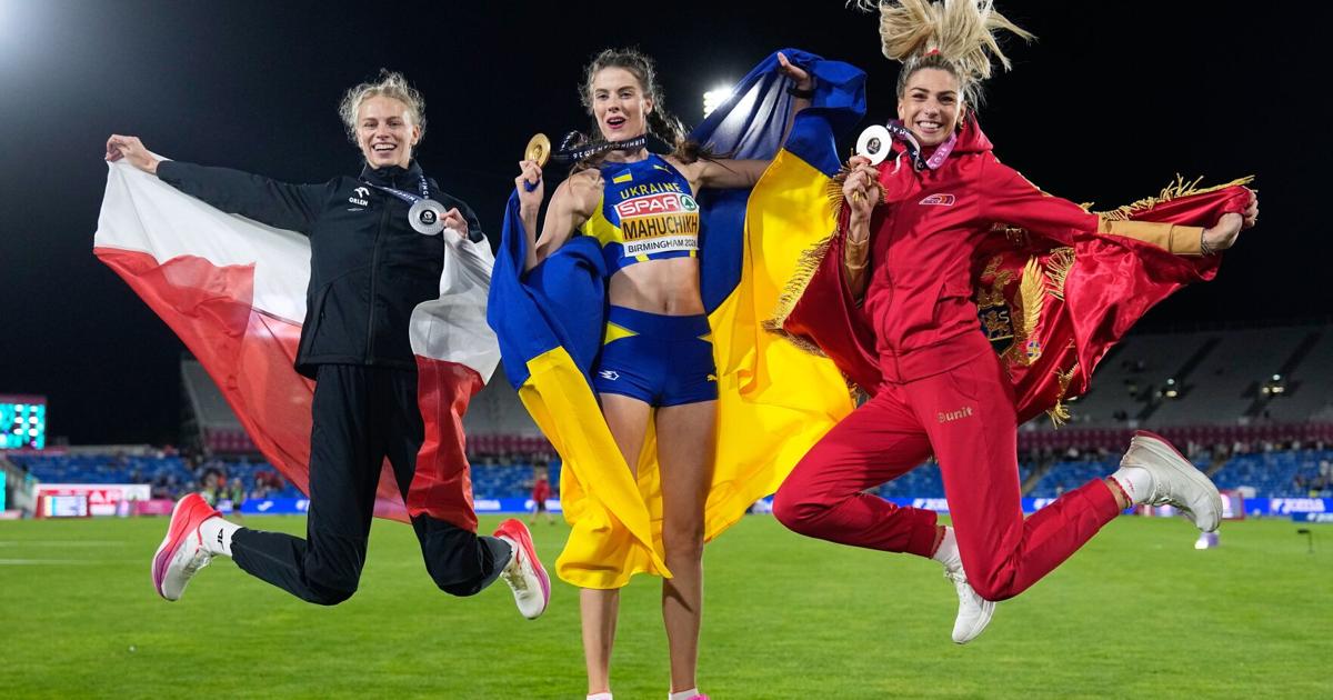 Церемонія нагородження: золото — Ярослава Магучіх (Україна), срібло — Марія Зодзік (Польща), бронза — Марія Вукович (Чорногорія)
