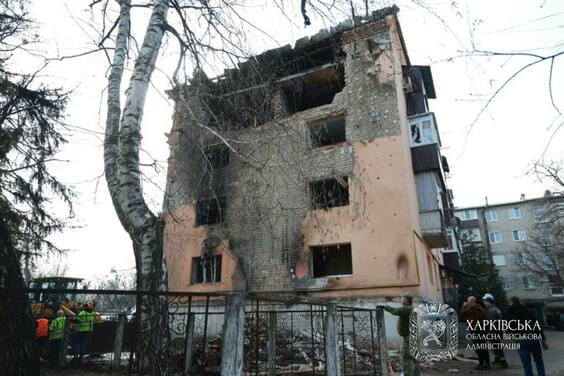 Ілюстративне фото: наслідки одного з попередніх ударів дрона по житловому сектору Чугуєва, квітень 2026 року