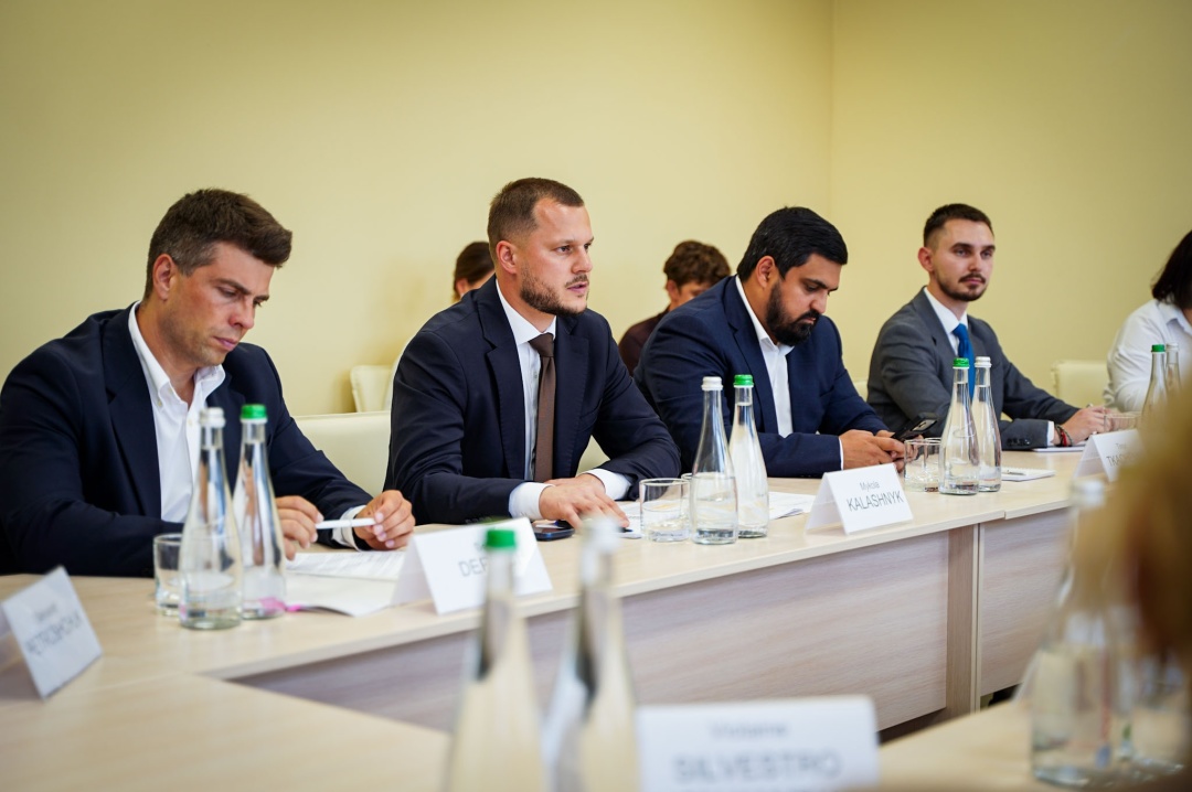 Представники ЄІБ та місцевої влади на відкритті ліцею