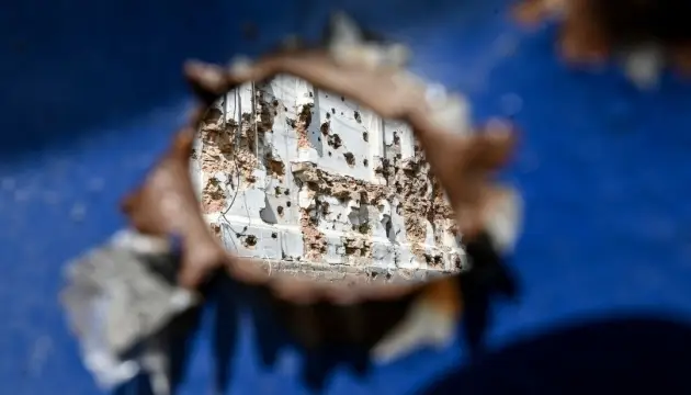 Shrapnel damage on a civilian structure (illustrative photo)
