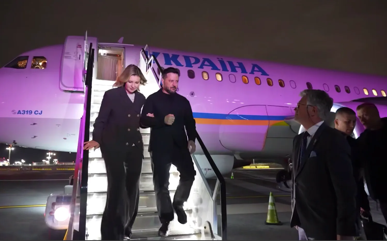 The presidential delegation greeted at the New York airport