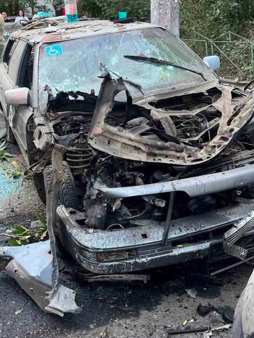 Пожежники гасять наслідки удару по багатоповерхівці в Одеській області, 4 вересня 2026 року
