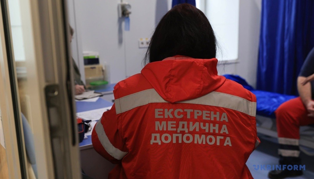An emergency medical worker at the scene helping people injured in Kyiv
