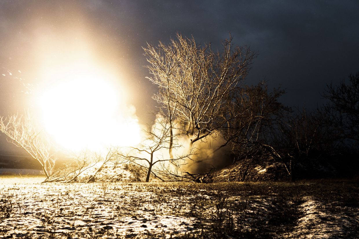 A howitzer fires near Kurakhove, Donetsk Oblast (file photo)