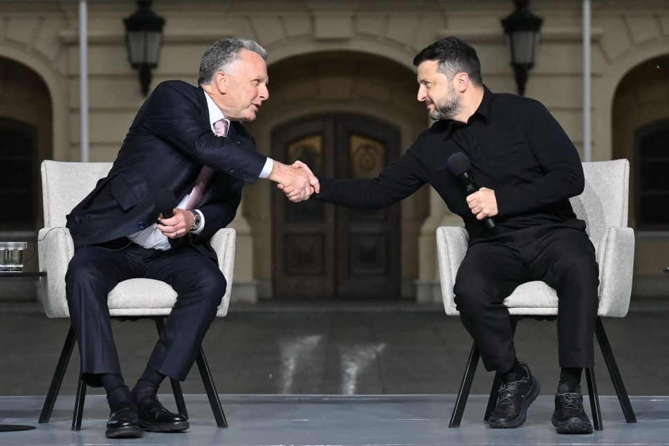 Steve Witkoff and President Zelensky shake hands at the Kyiv forum