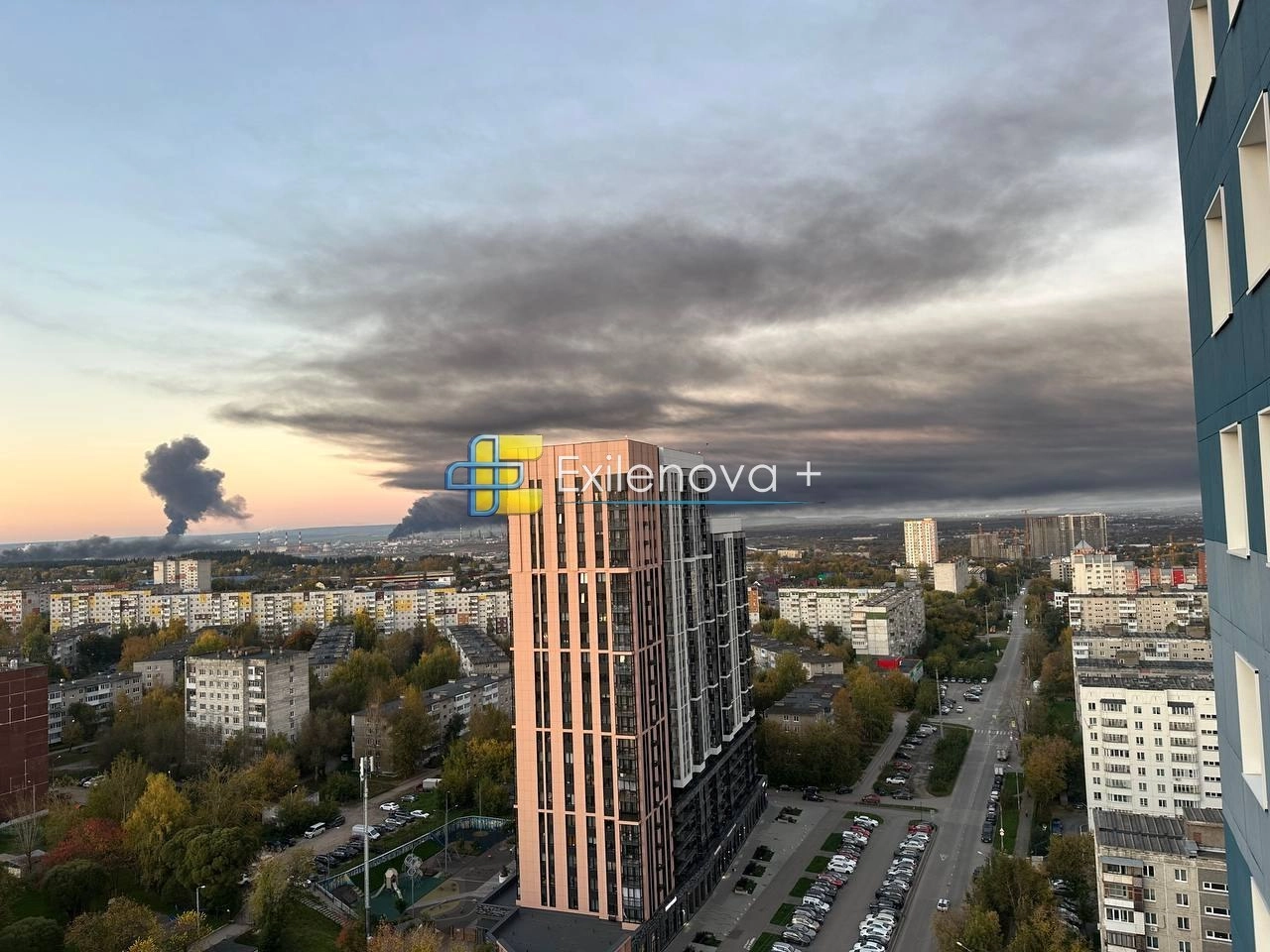 Smoke and fire at the oil refinery in Perm after a Ukrainian drone strike, September 25, 2026