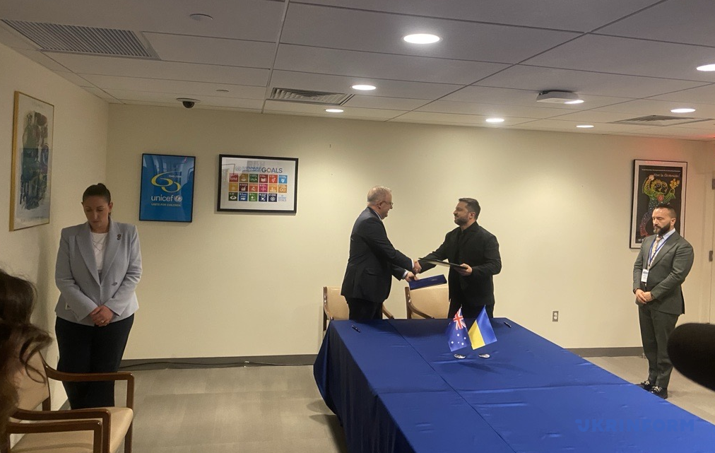 President Zelensky and Australian Prime Minister Anthony Albanese at the agreement signing ceremony in New York