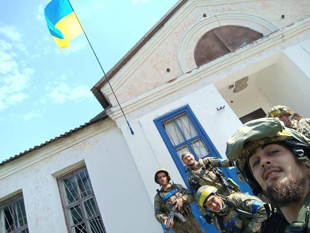 Бійці 113-ї бригади територіальної оборони в звільненому Артемівці на Харківщині, ілюстративне фото з попереднього етапу звільнення регіону, 2022 рік