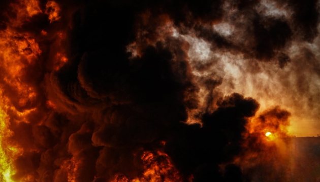 A fire at an oil terminal (illustrative photo)