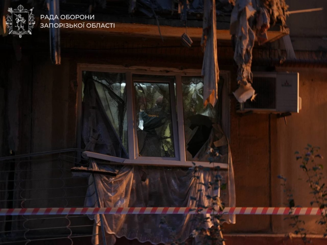A damaged apartment in the building after the hit (photo: Zaporizhzhia Regional Defense Council)