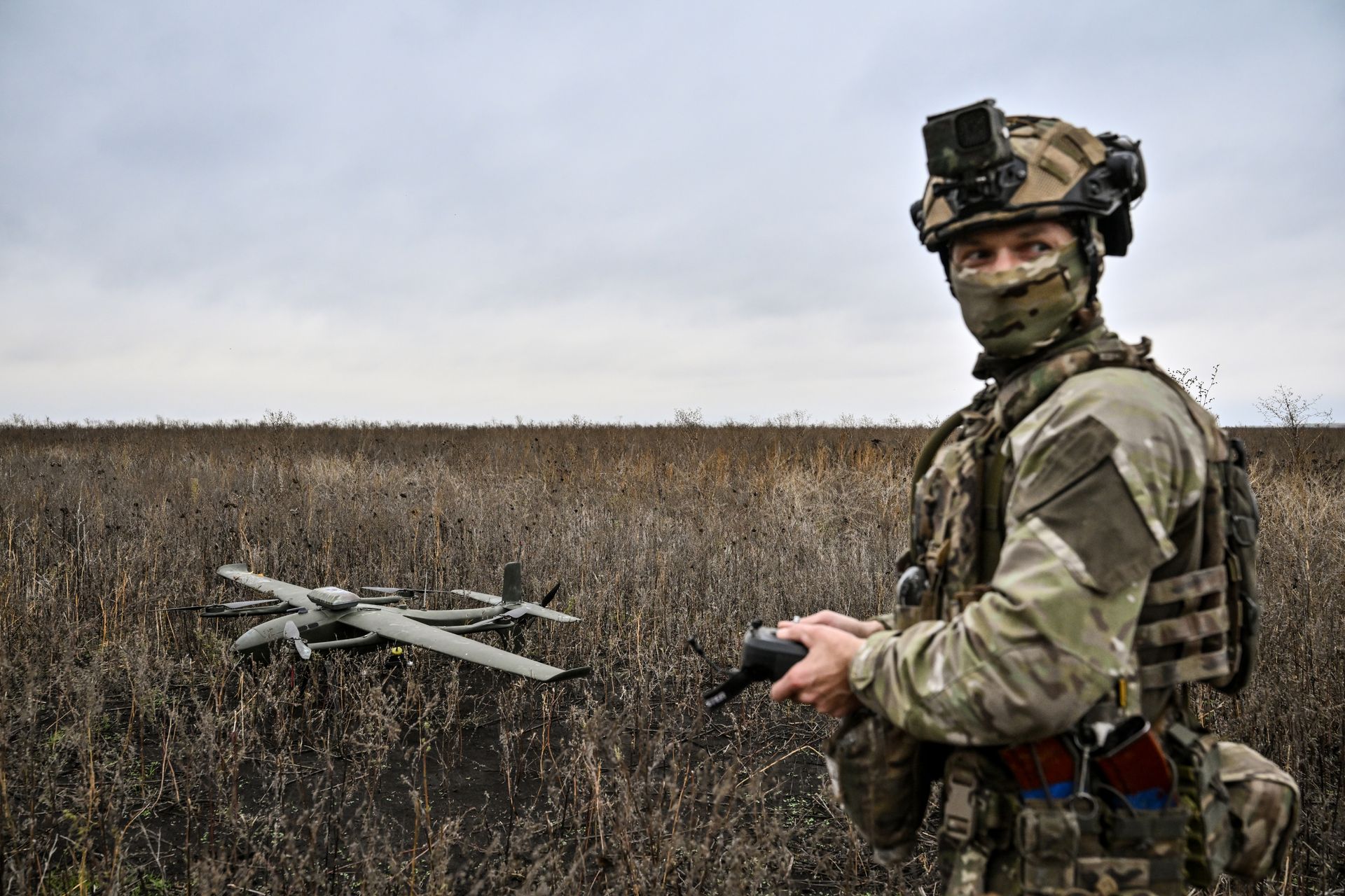 A Ukrainian serviceman next to a drone in Donetsk Oblast, 8 October 2026 (illustrative photo)