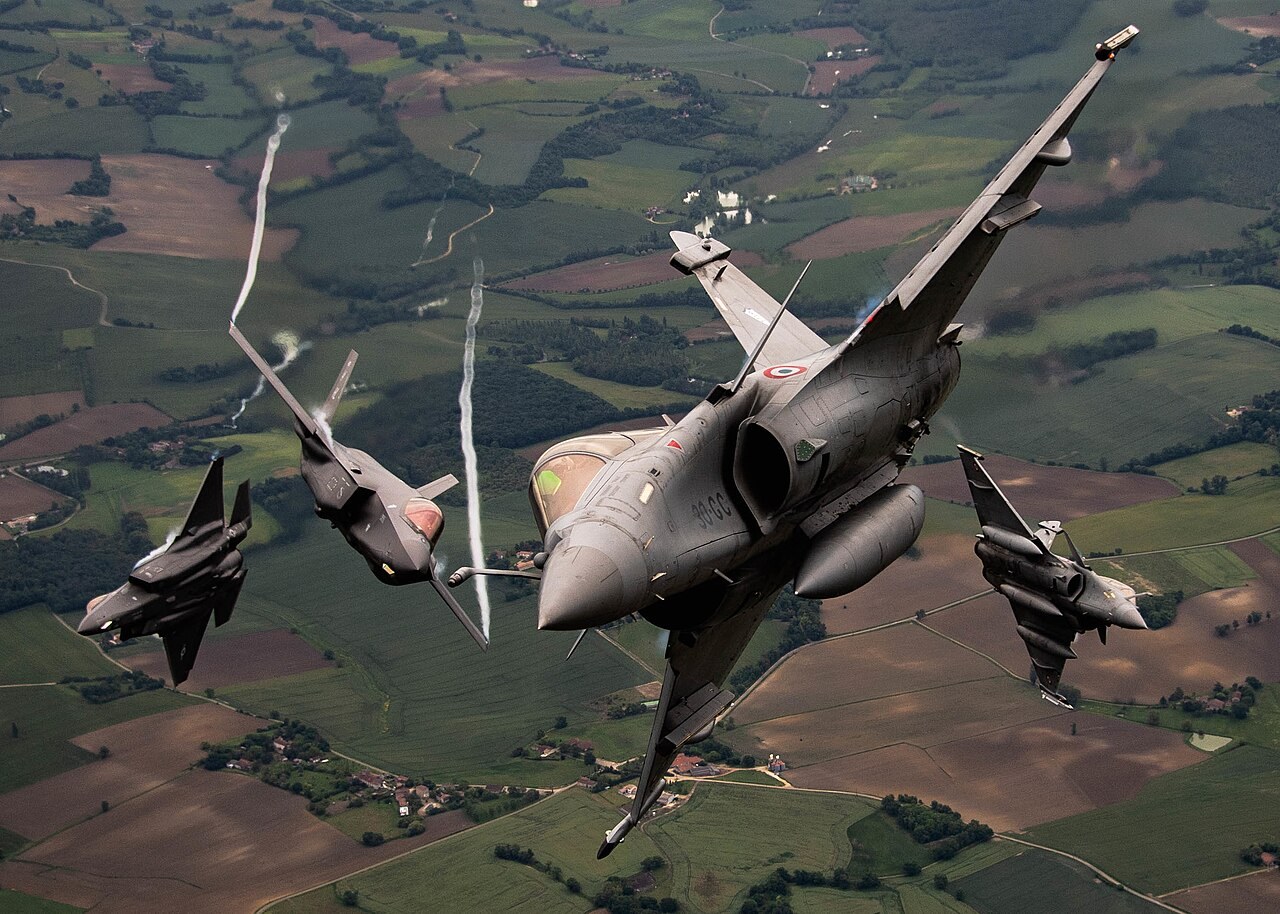 Rafale jets in formation flight with F-35s, illustrative photo (US Air Force, public domain)