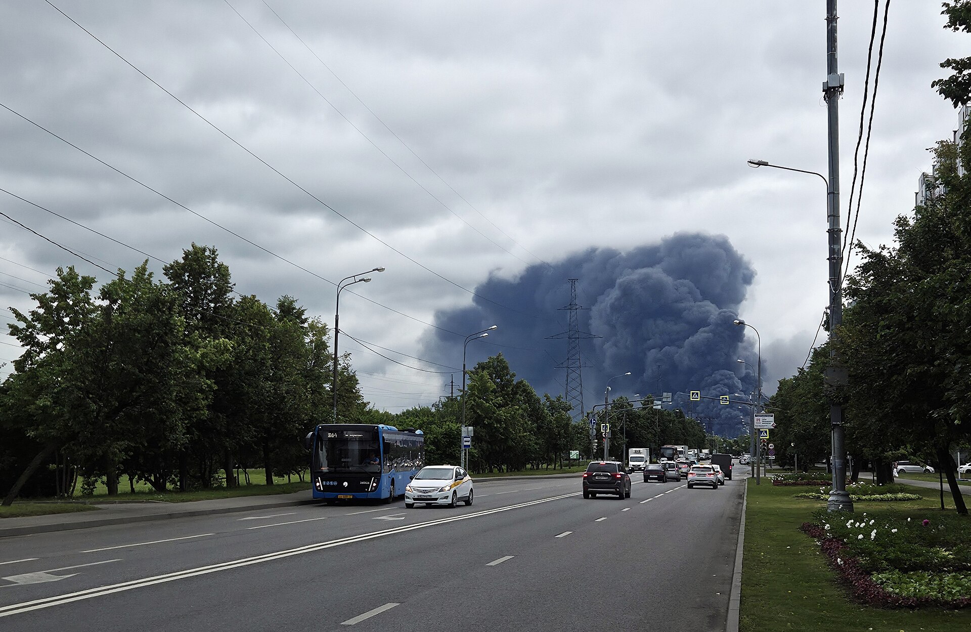 Smoke over the Moscow oil refinery after the fire of 18 June 2026, archive photo