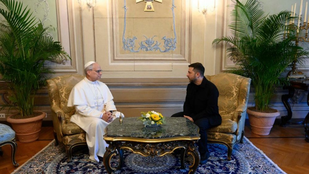 Zelensky and Pope Leo XIV at an earlier meeting (archive photo)