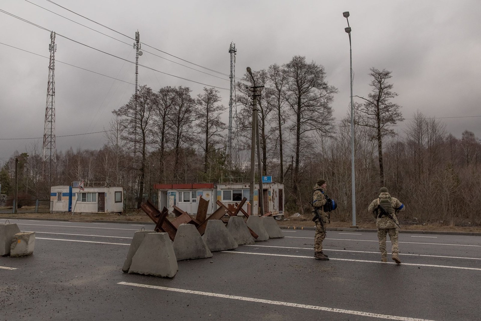 A Ukrainian border checkpoint on the Belarus border, where a humanitarian corridor for people leaving occupied territories operates — illustrative photo