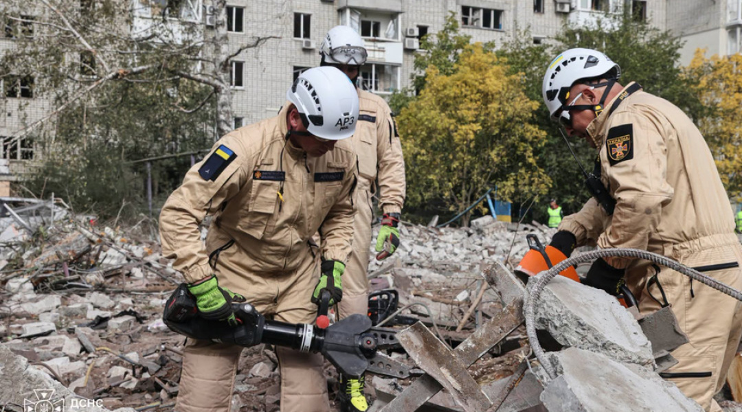 Rescuers clear rubble after the missile strike on Kremenchuk