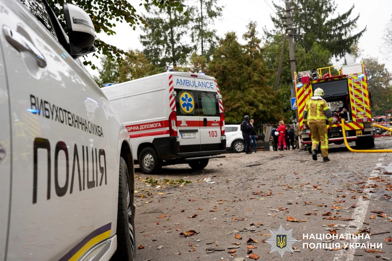 Поліція та швидка допомога на місці події