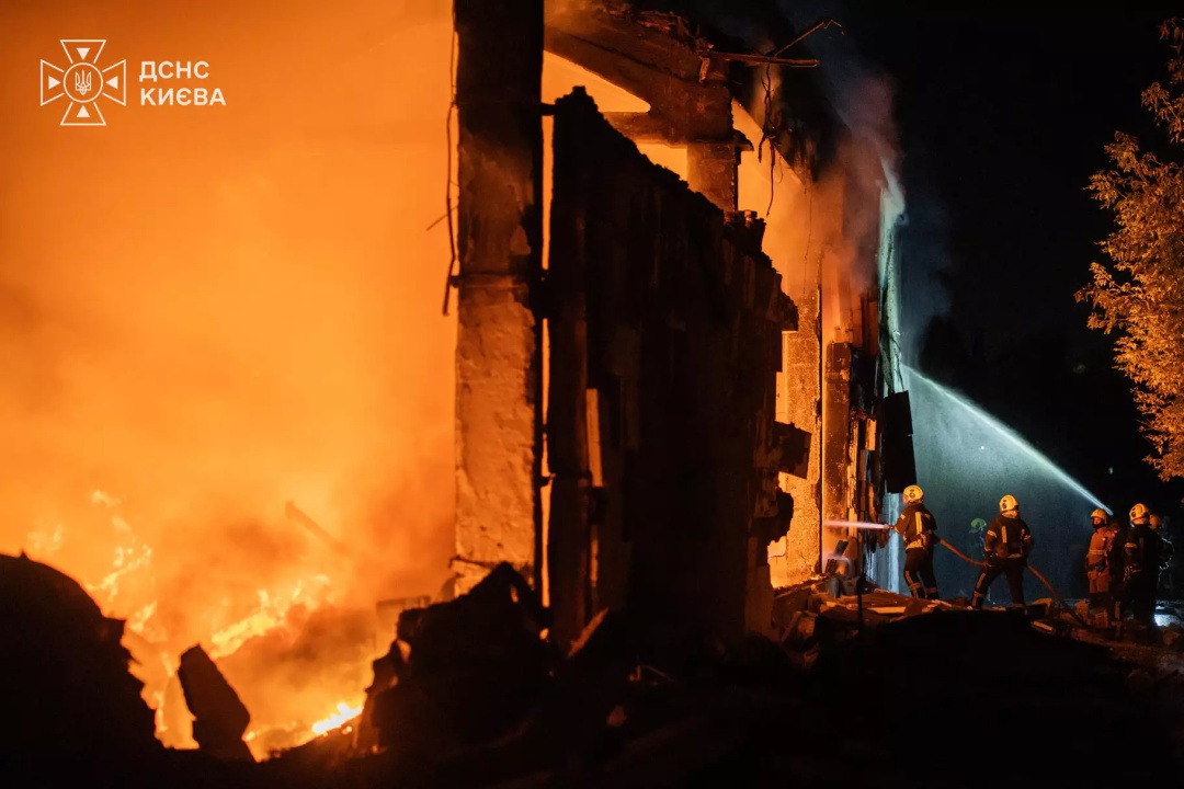 Kyiv rescuers extinguish a fire after the overnight attack on 1 October. Photo: State Emergency Service of Kyiv
