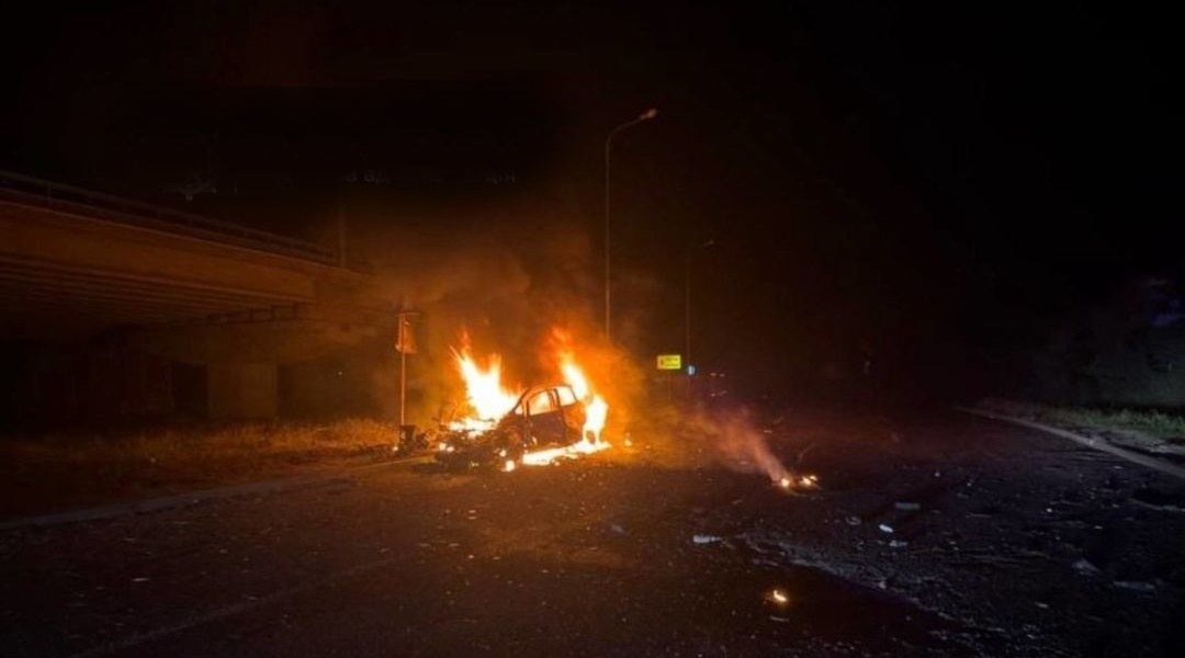 A burning car near the site of the attack on the bridge in Zaporizhzhia (Zaporizhzhia Regional Military Administration)