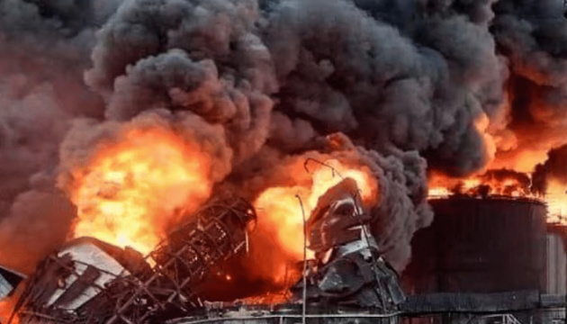 A fire at an oil-processing facility (illustrative photo)