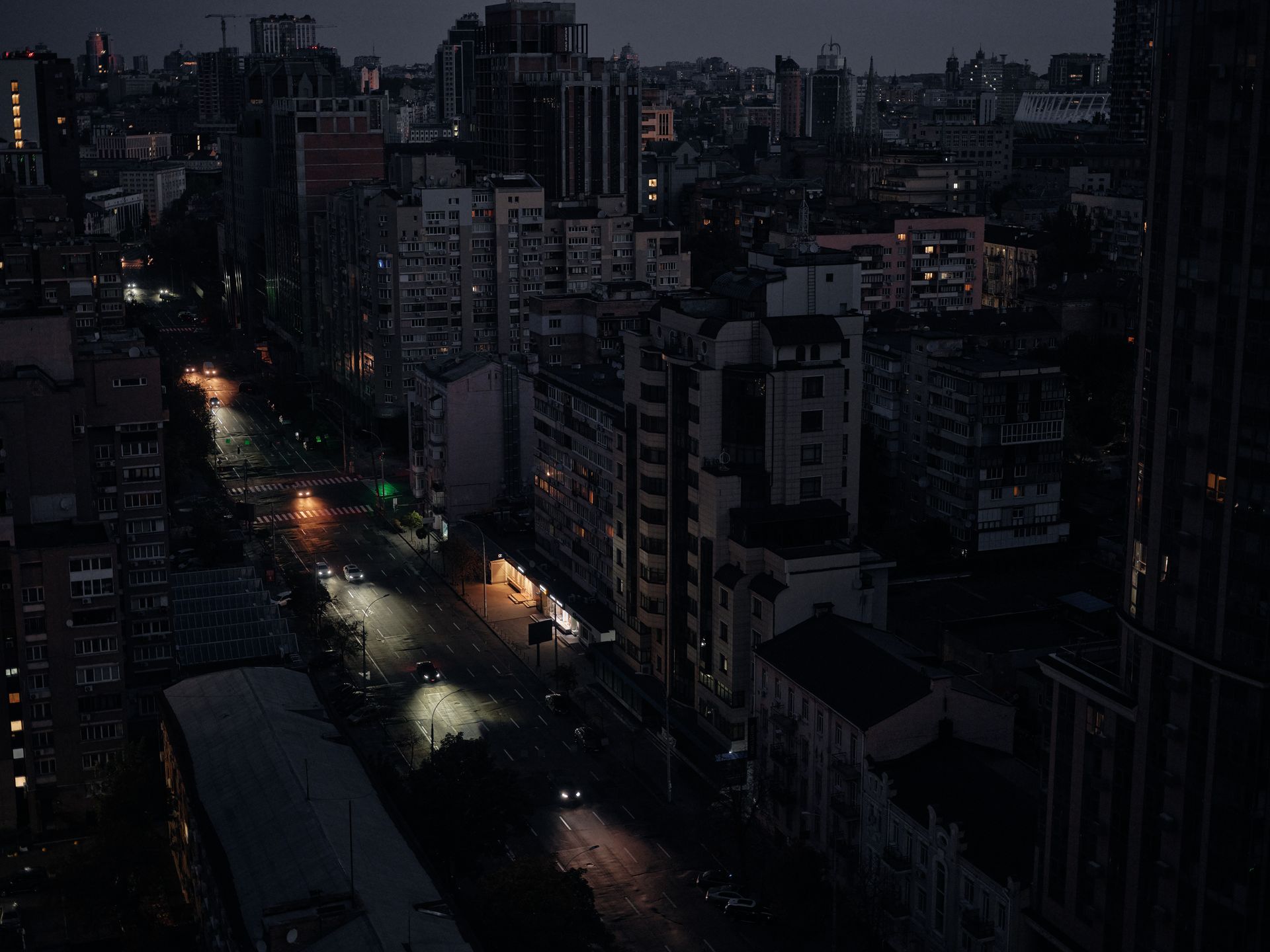 Kyiv without power before dawn after a russian attack on energy infrastructure, 9 October 2026 (photo: Getty Images)