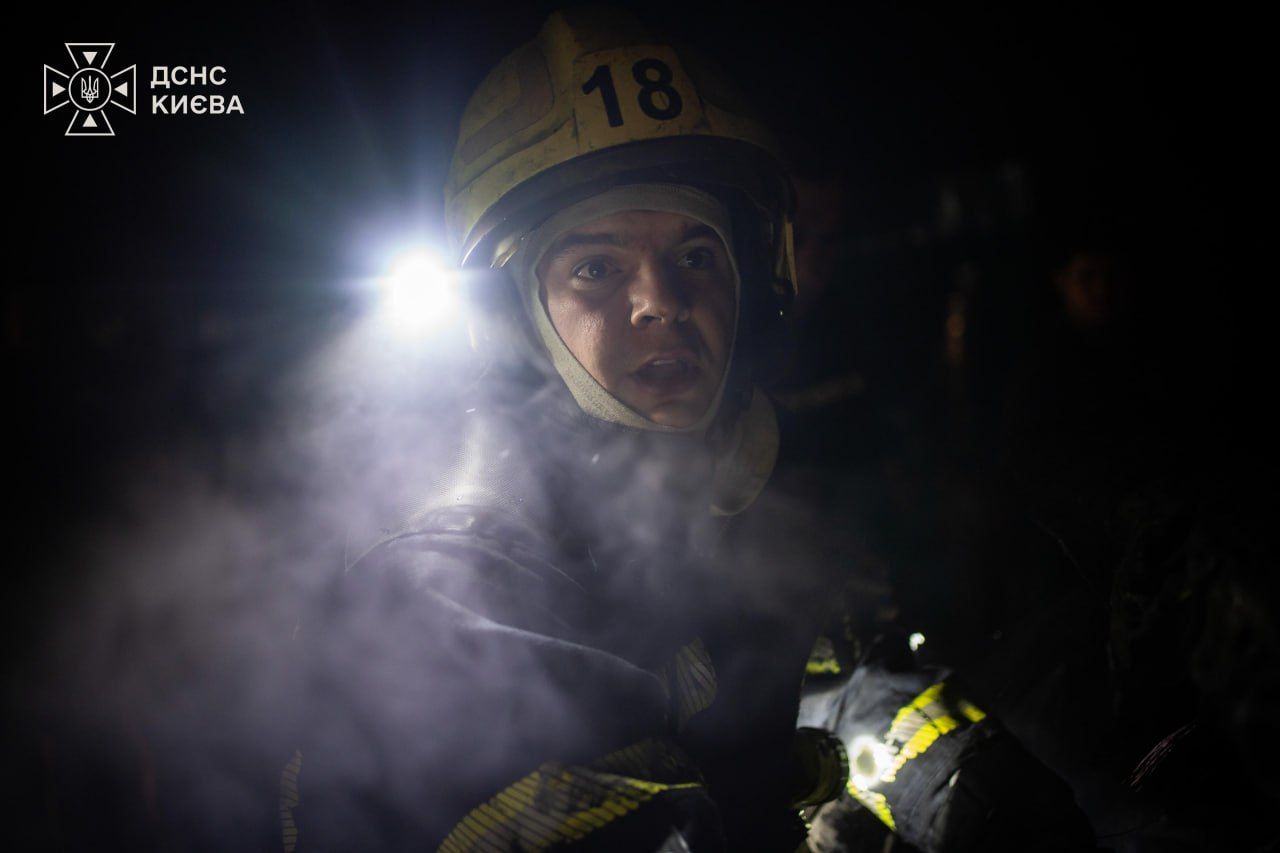 A State Emergency Service rescuer in Kyiv (illustrative photo)