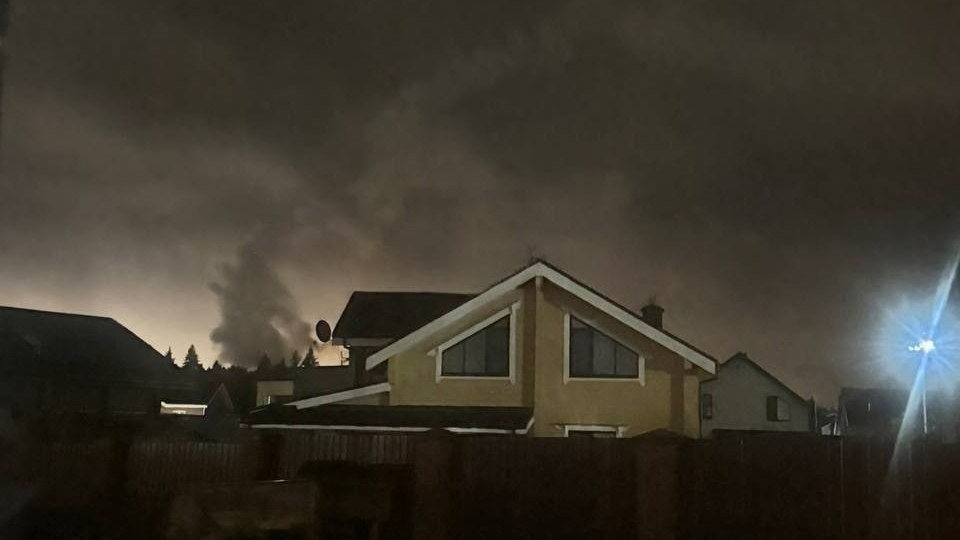 Glow and smoke over a village in the Moscow region overnight on 6 October 2026 (photo: ASTRA)